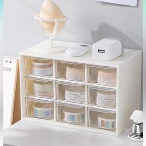 This plastic makeup organizer is designed to 🎀♥️♥️♥️♥️♥️maximize your space.